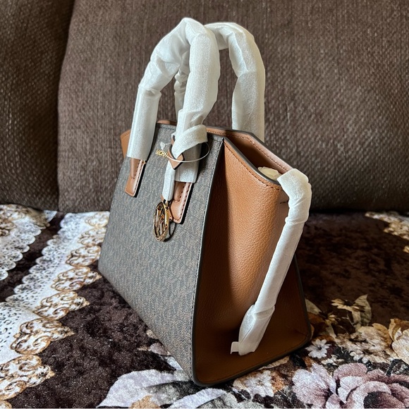 MICHAEL KORS Signature Avril Satchel Crossbody Bag With Keychain Wallet NWT - Picture 7 of 14